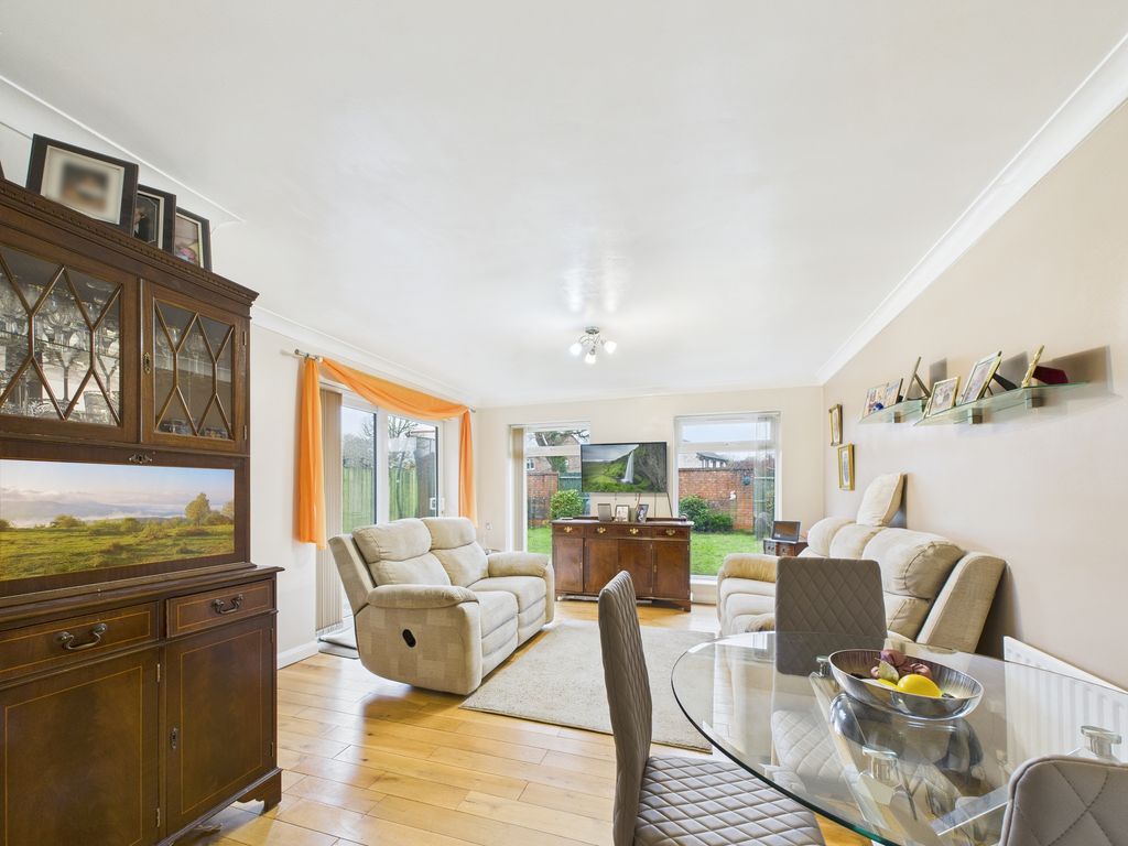 Property photo 2 of 22 Cam04018G0-Pr0415-Still015