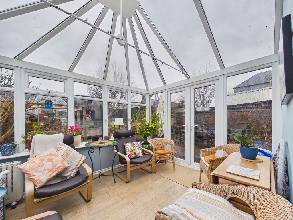 Property photo 3 of 17 Conservatory