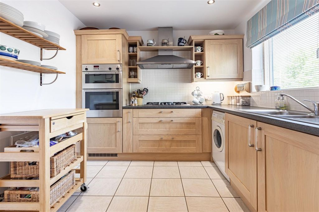 Property photo 2 of 36 13 St. Nicholas Gr (10).Jpg