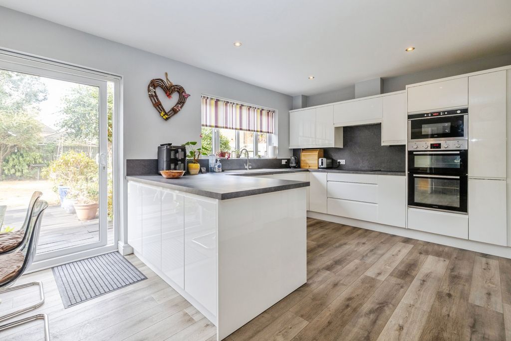 Property photo 3 of 21 2026-08-18-3Dorchesterway001