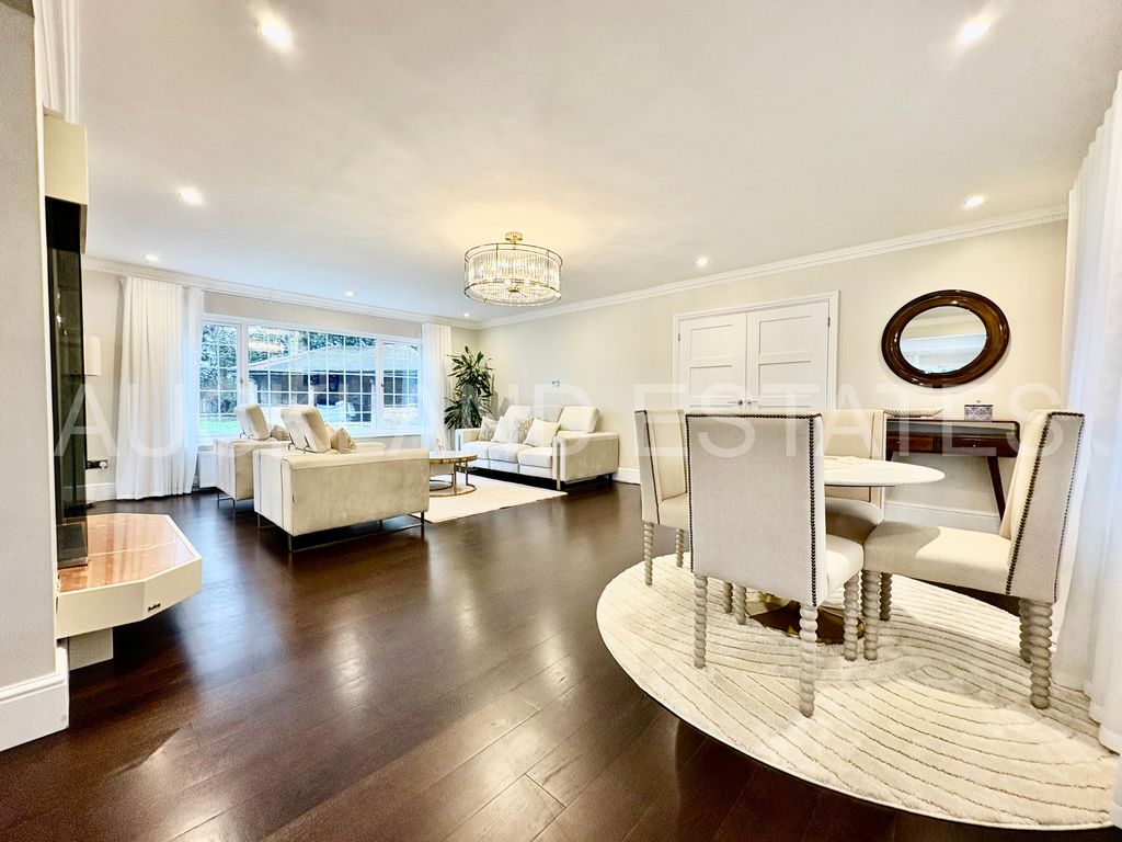 Additional image 8 of 5 bed detached house for saleFoxes Lane, Brookmans Park AL9