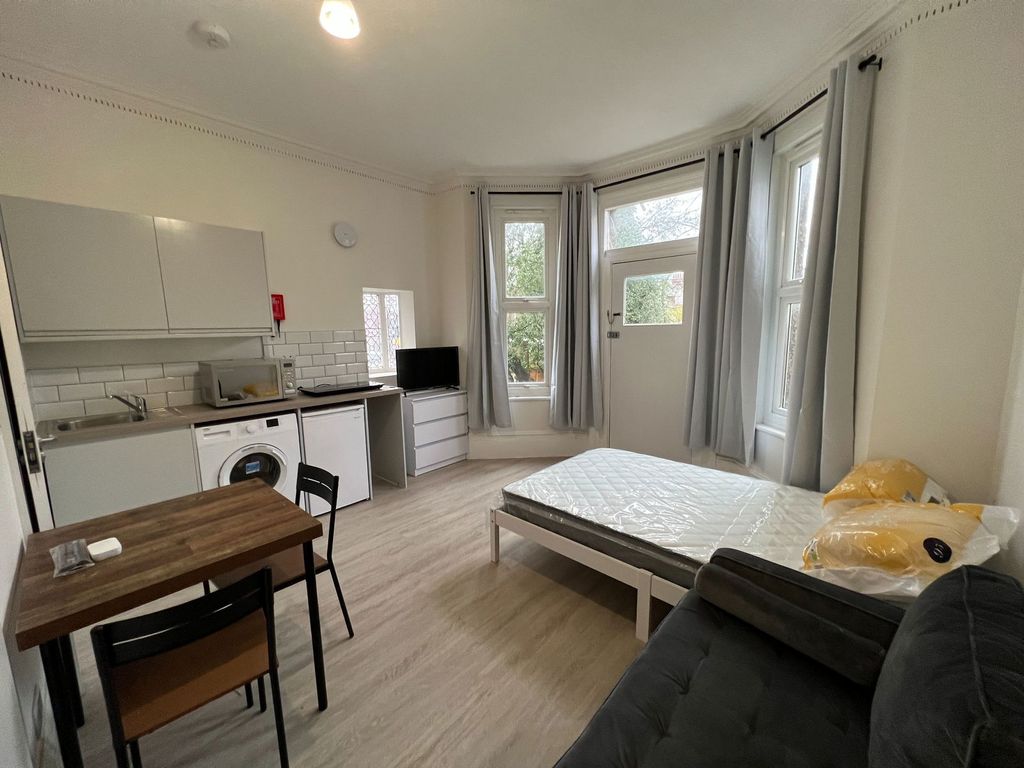 Property photo 2 of 52