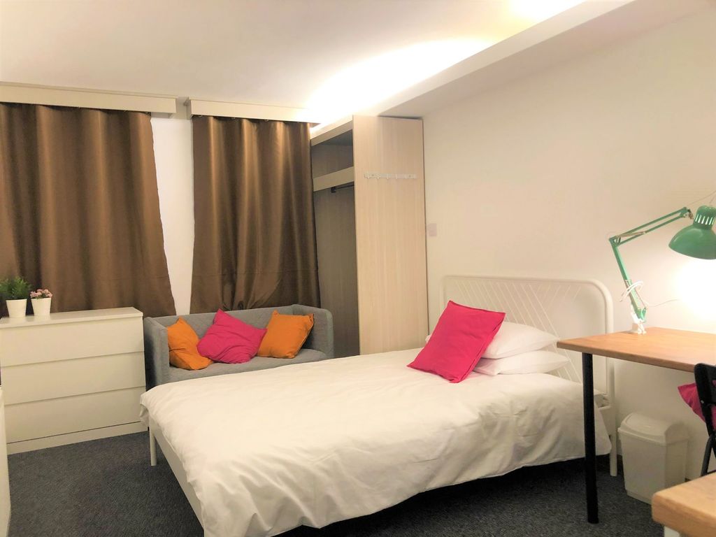 Property photo 3 of 7 A Cozy And Tidy Single Bedroom Featuring A Comfort...