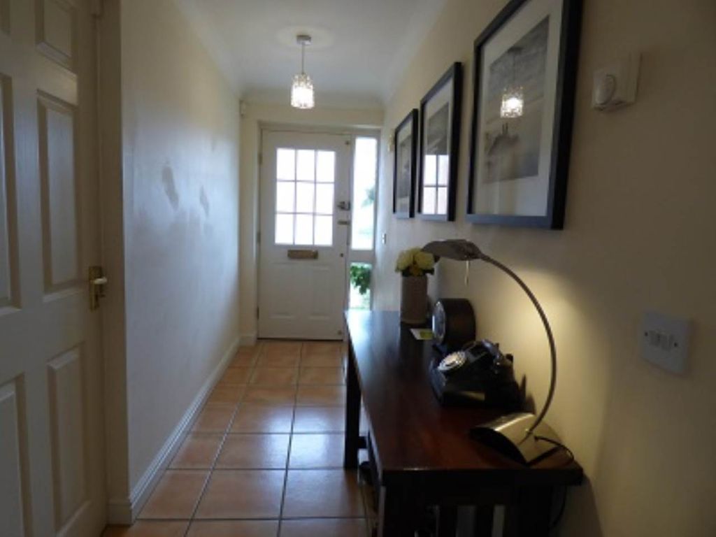 Property photo 2 of 14 Hallway