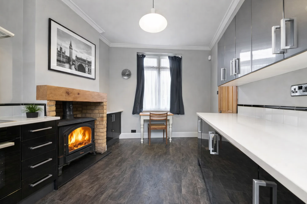 Property photo 2 of 24