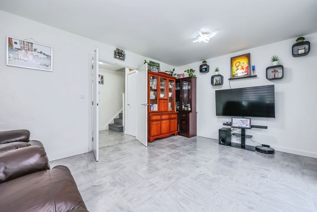 Property photo 3 of 18 Pbox-Img.Jpg