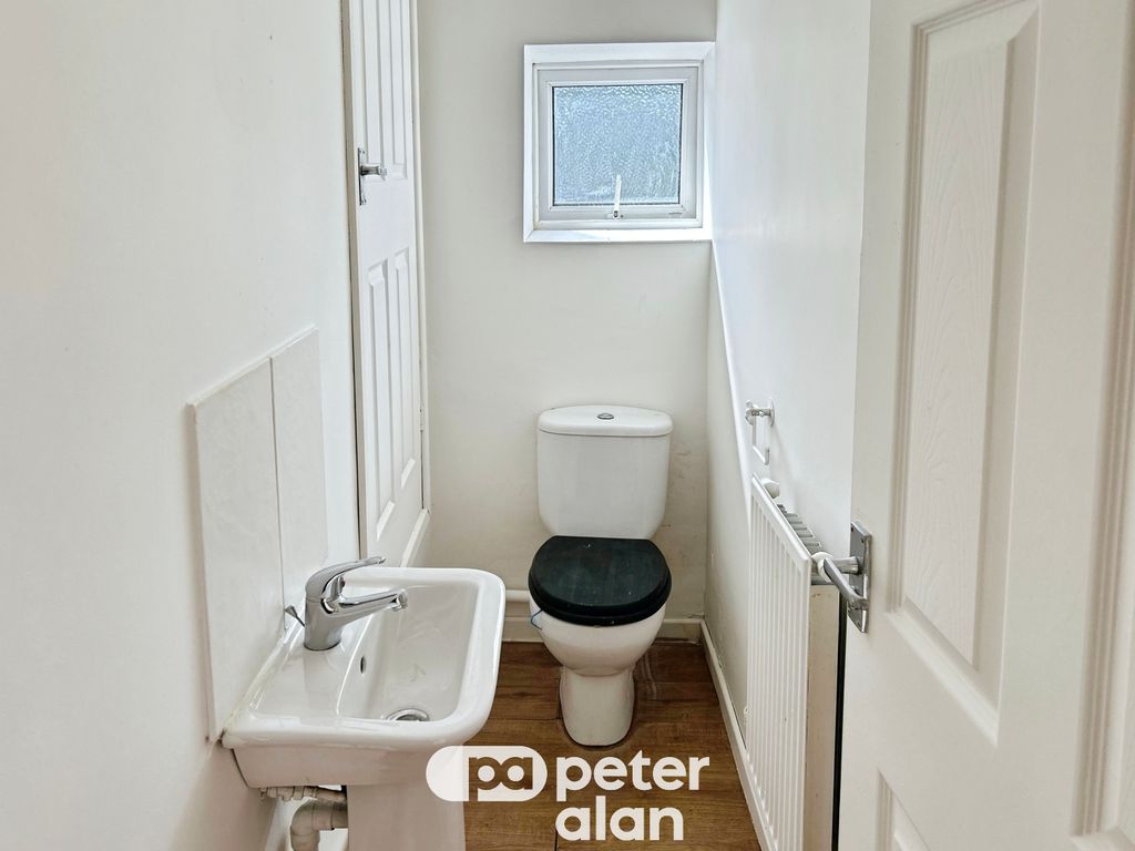 Property photo 3 of 10 Cloakroom/wc