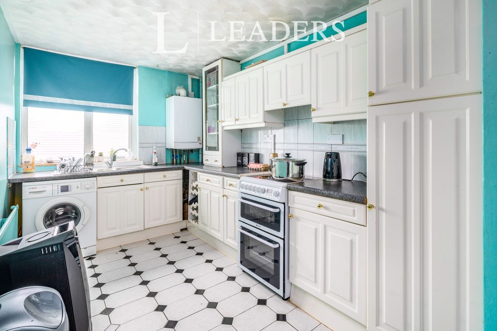 Property photo 3 of 6 Kitchen