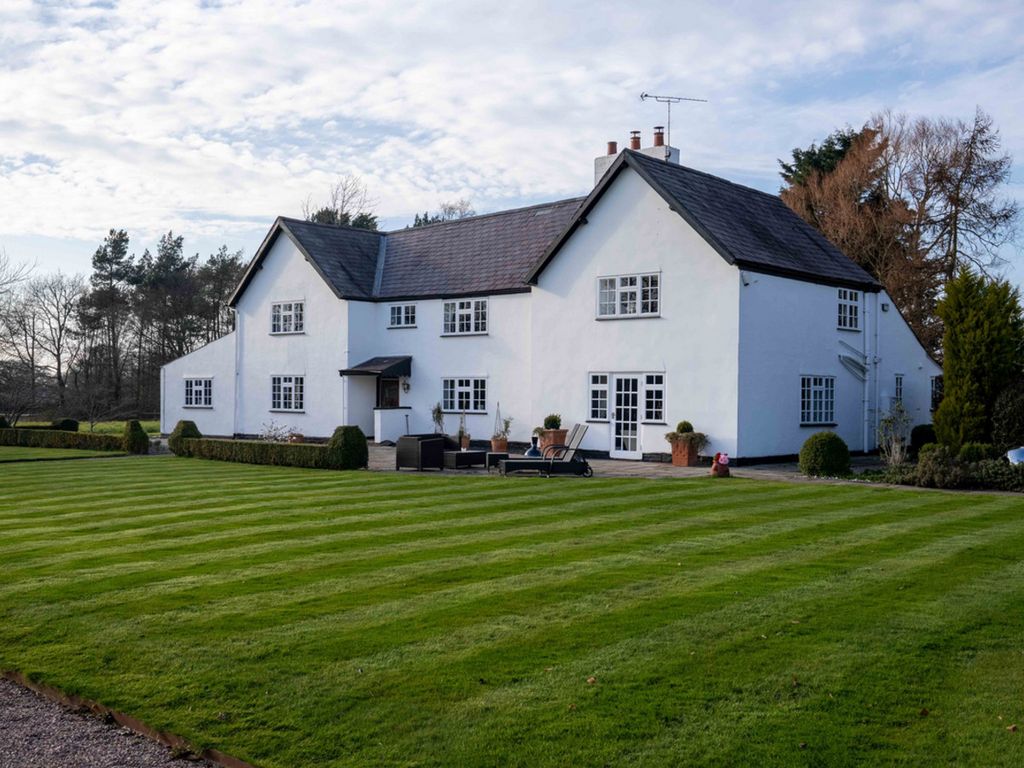 Property photo 2 of 23