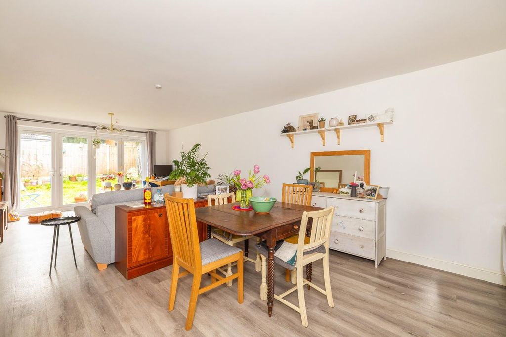 Property photo 3 of 20 Char8547.Jpg