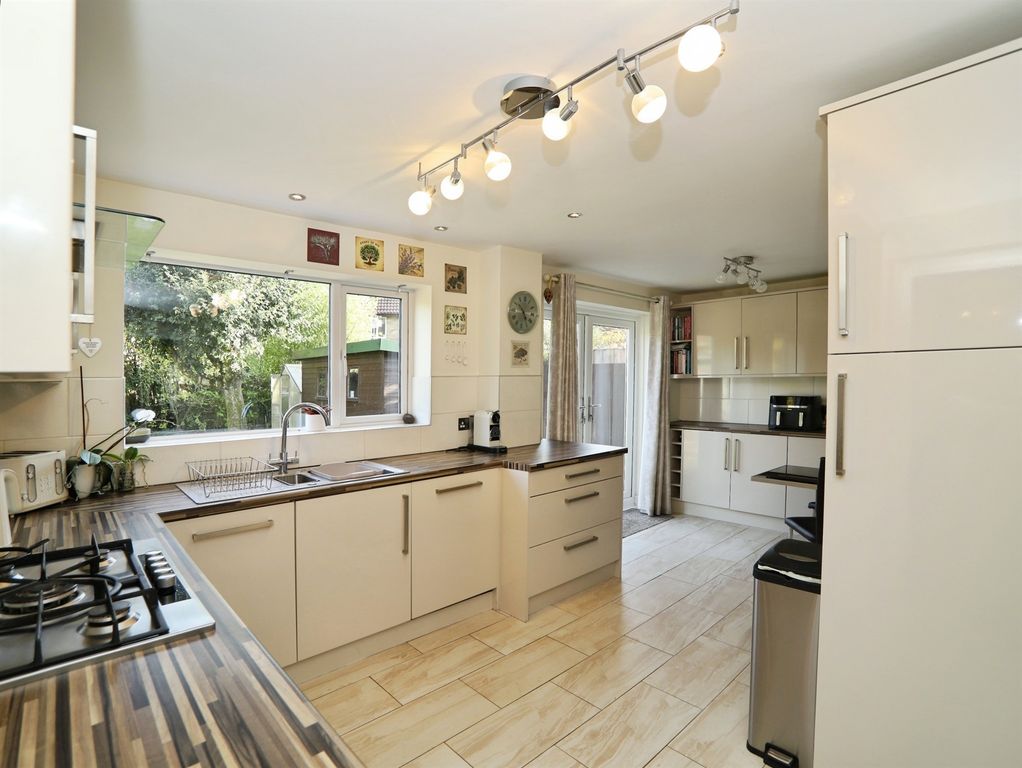 Property photo 2 of 34