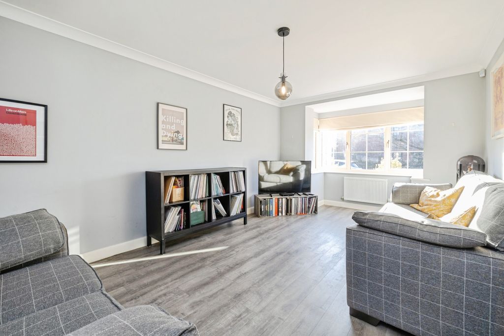 Property photo 3 of 19 2025-12-31-15Wenlockclose023