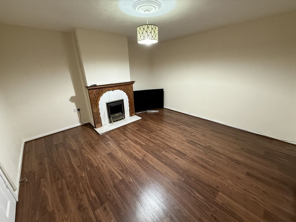 Property photo 3 of 10 Lounge