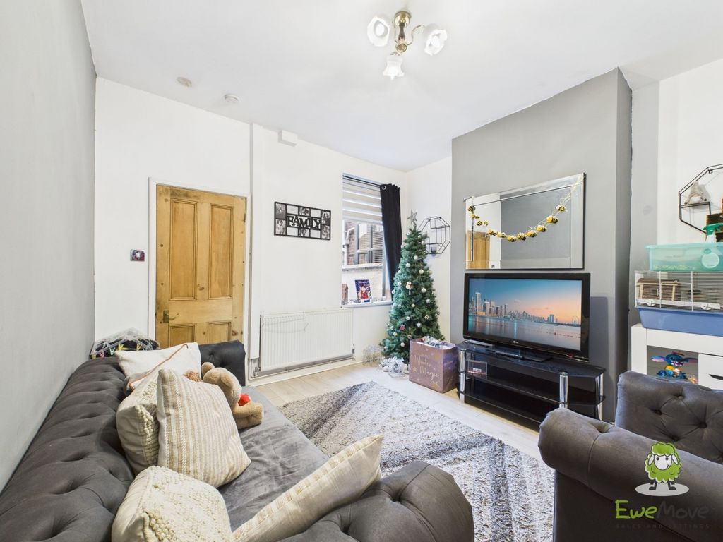 Property photo 3 of 12 Living Room - Ewemove Whitchurch  Nantwich Charlot