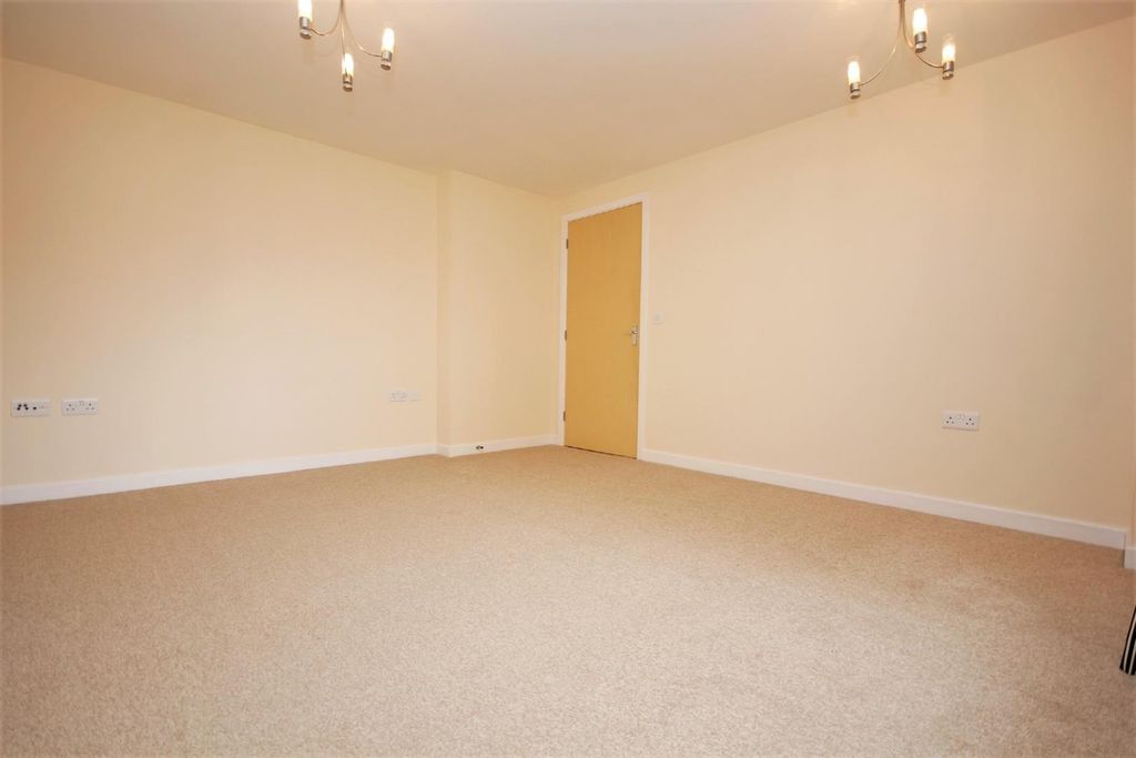 Property photo 3 of 11