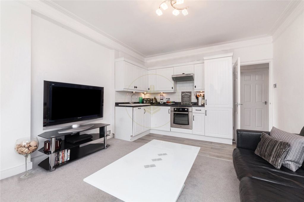 Property photo 1 of 11 Picture No. 14