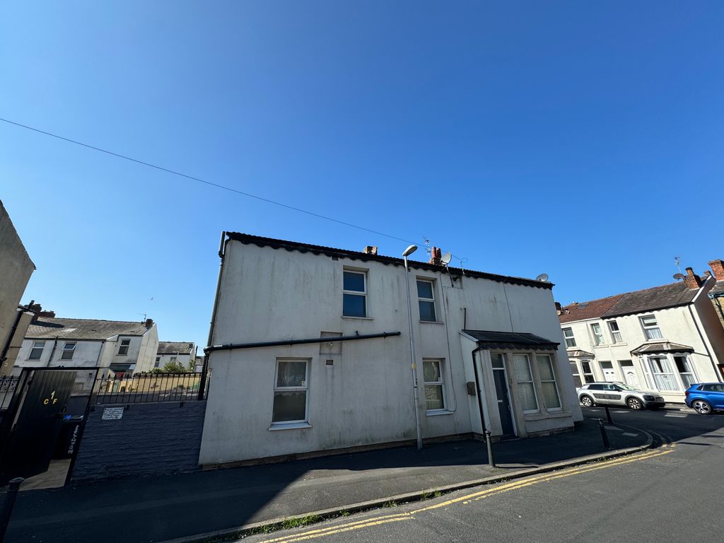 Property photo 1 of 5