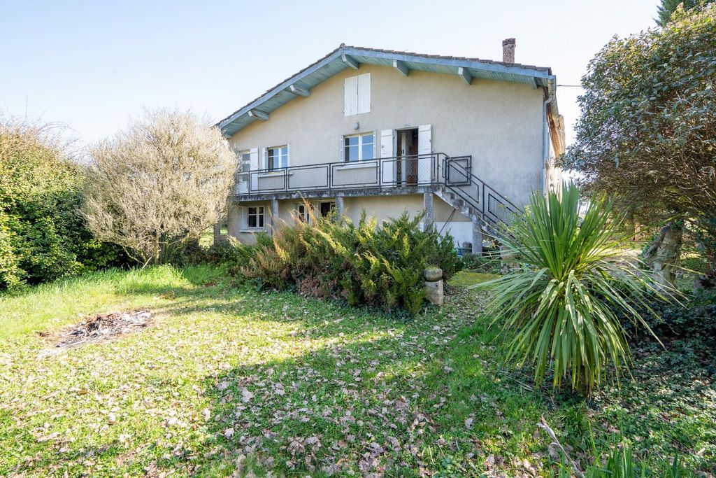 Property photo 1 of 16 Gascon Farmhouse To Renovate