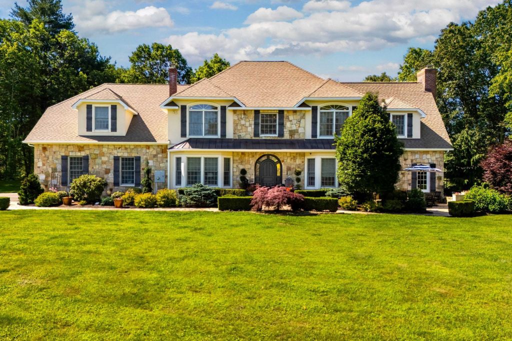 Property photo 1 of 31