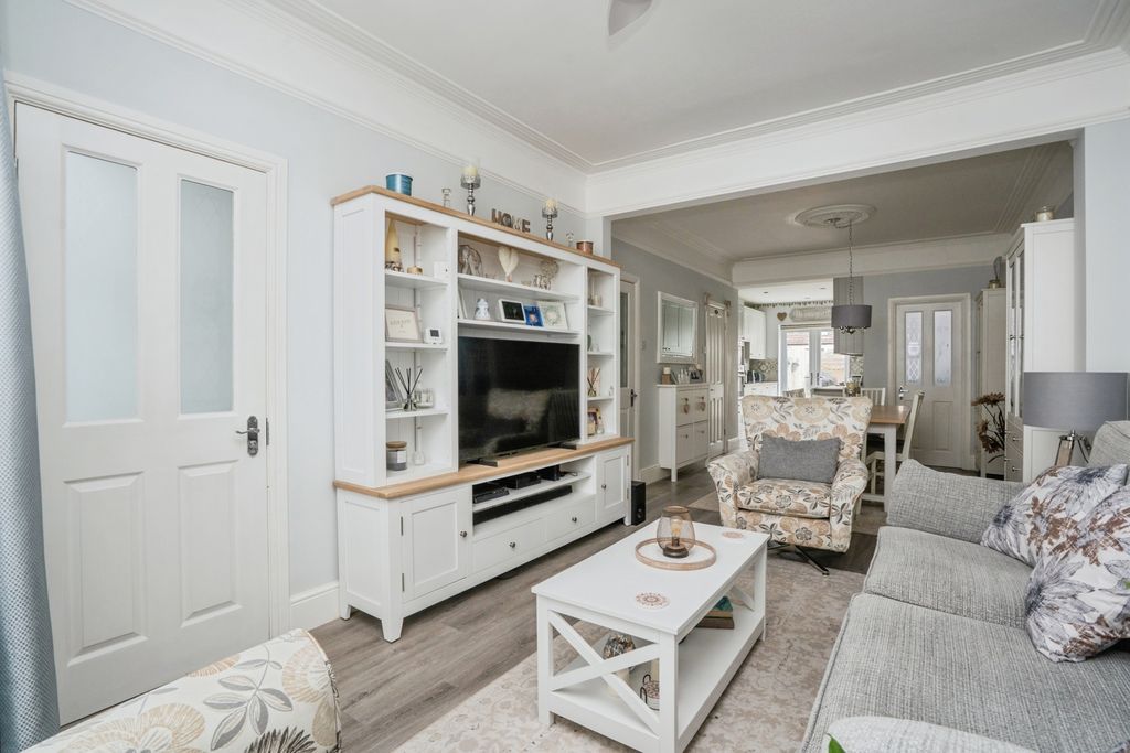 Property photo 2 of 23 Pbox-Img.Jpg