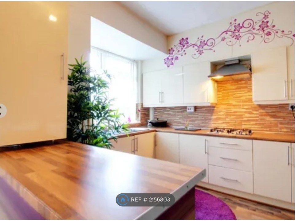 Property photo 1 of 7 Kitchen