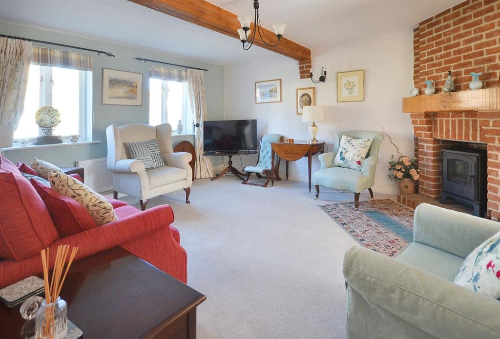 Property photo 2 of 11 Sitting Room