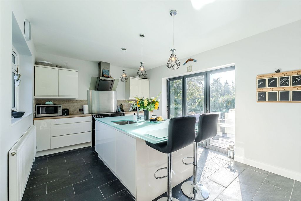 Property photo 3 of 22 Picture No. 17