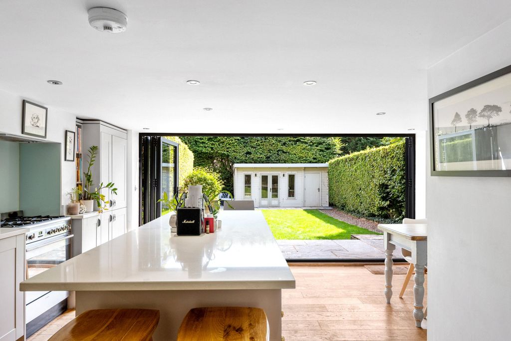 Property photo 3 of 23 Picture No. 16