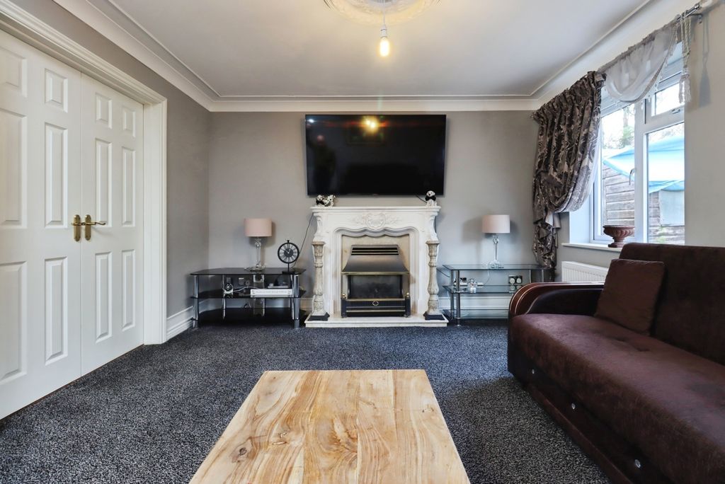 Property photo 2 of 19 Sitting Room