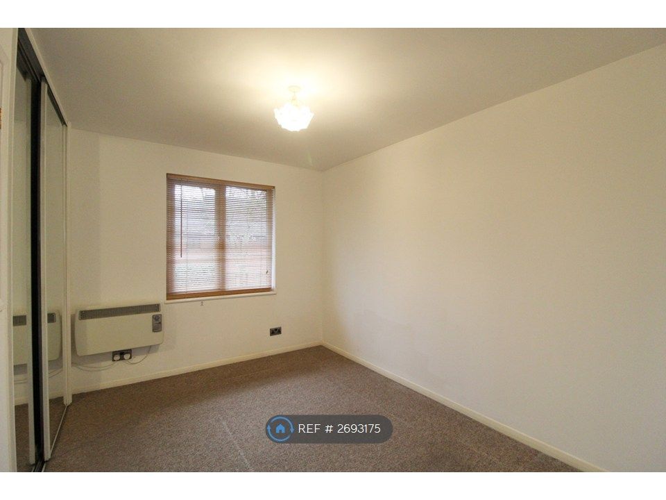 Property photo 2 of 17 Main Bedroom