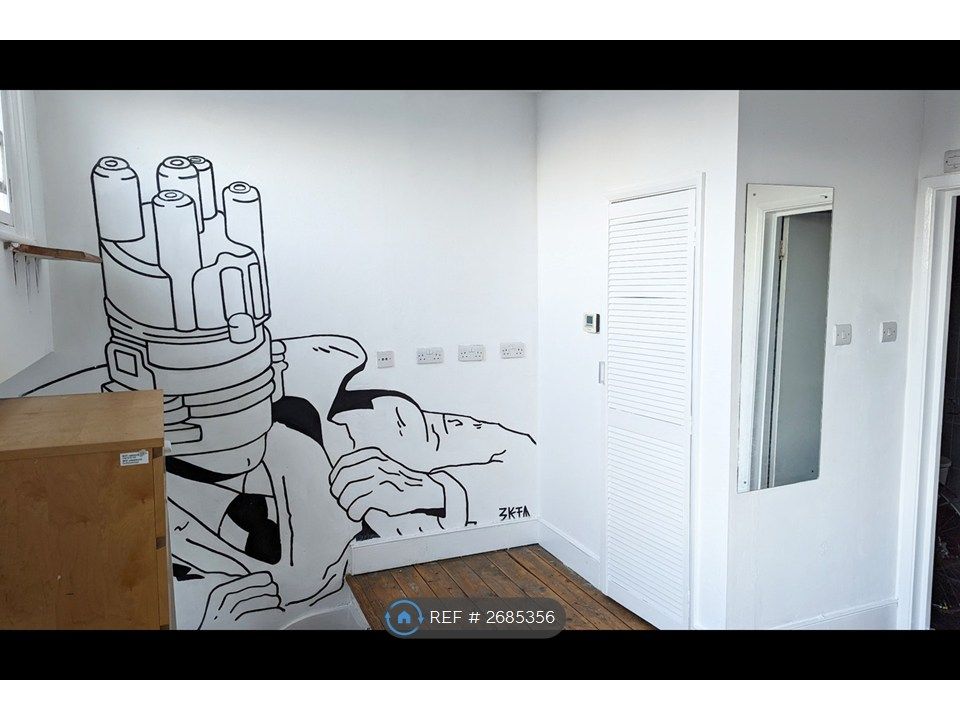 Property photo 3 of 25 Living Room