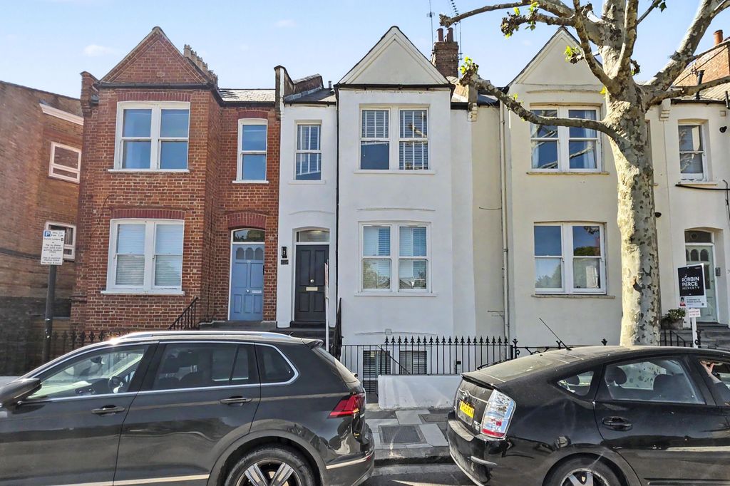 Property photo 1 of 10 Flat B, 34 Ellingham Road, Shepherds Bush, London W12 9Pr