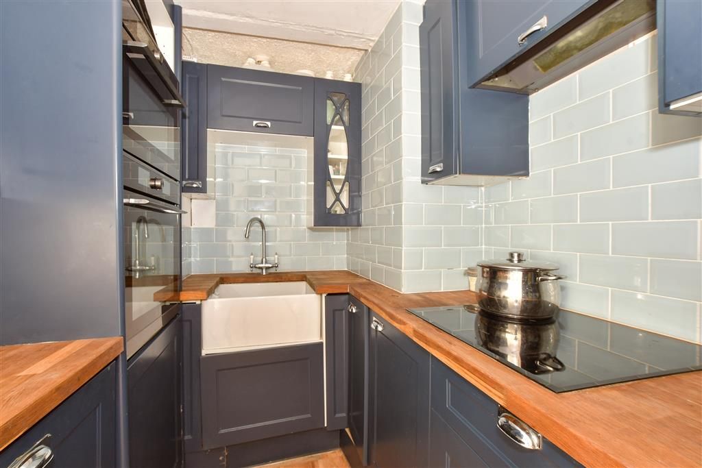 Property photo 2 of 10 Kitchen