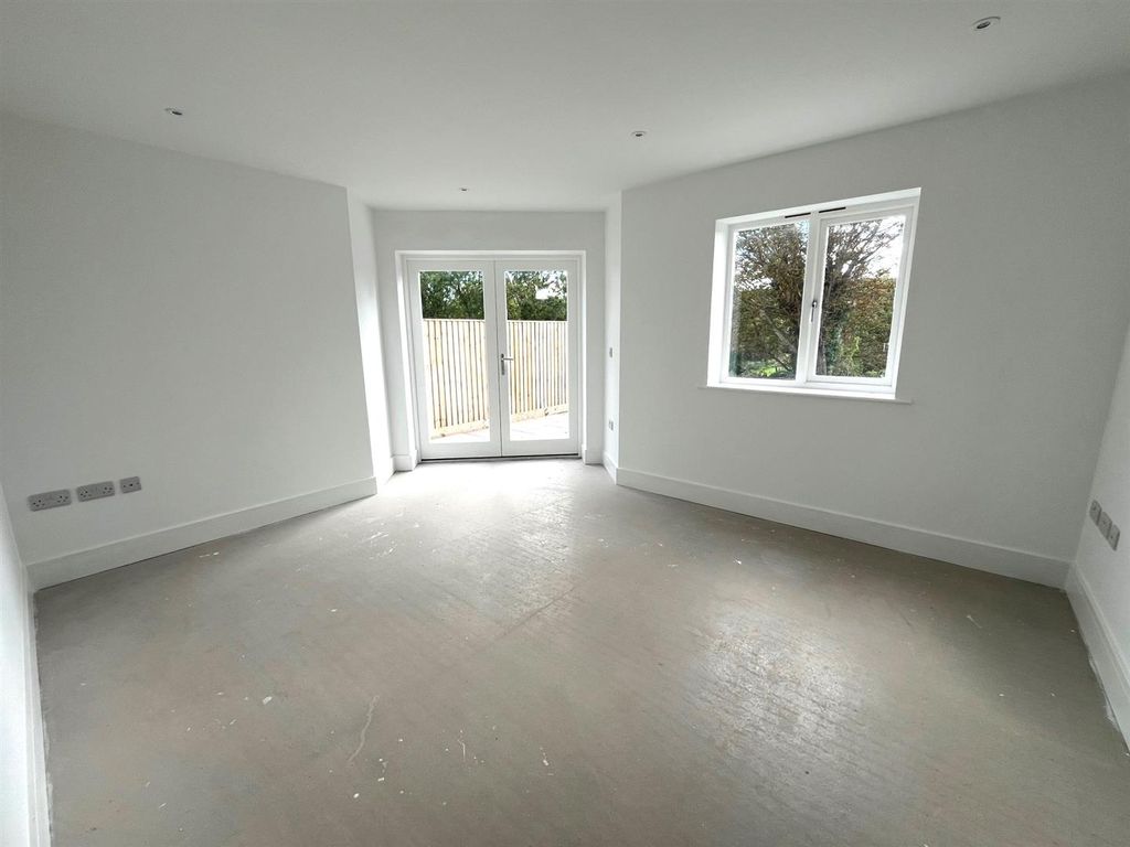 Property photo 3 of 11 4166 Lounge.Jpg