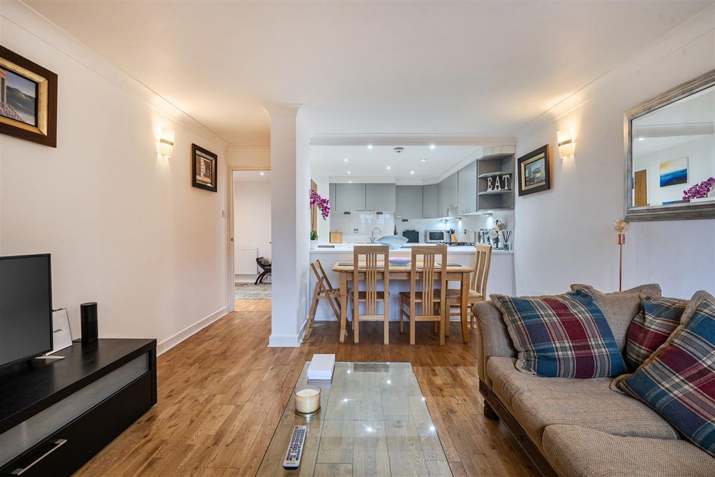 Property photo 3 of 16 1415137-12-69974168233E6.Jpg