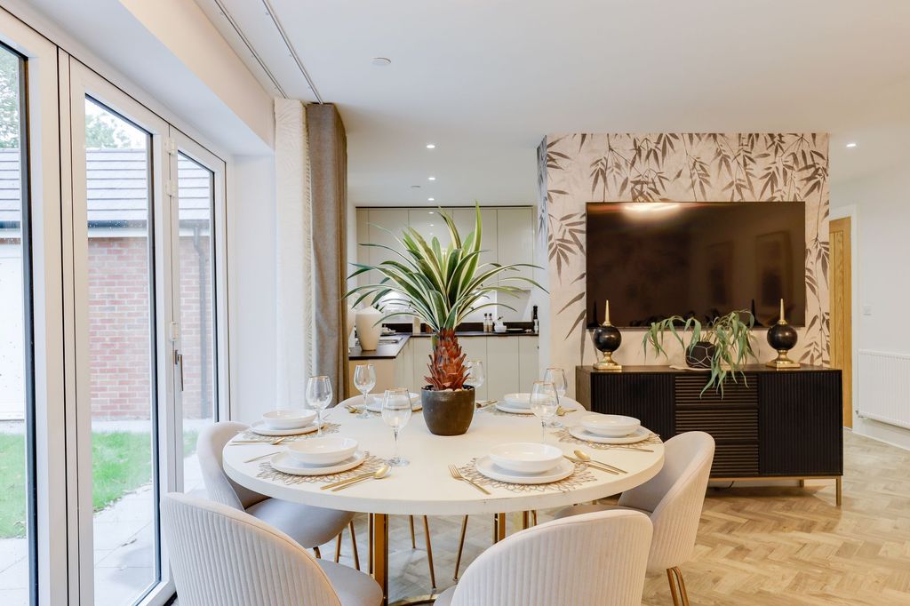 Property photo 3 of 22 Dining Room