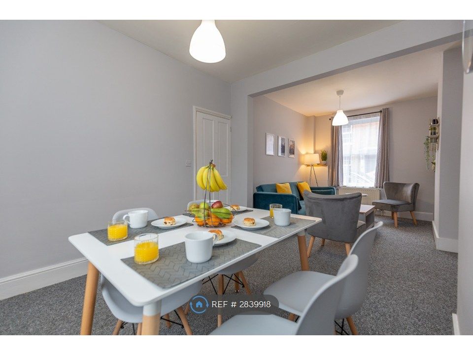 Property photo 1 of 15 Northamptonservicedapartment Selfcatering Shortlet