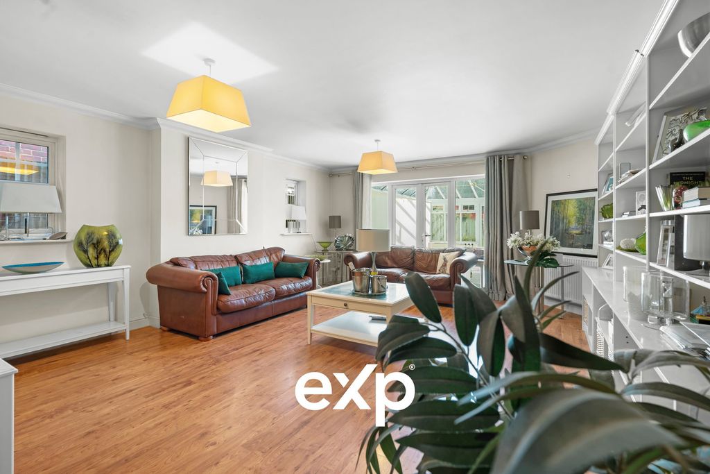 Property photo 2 of 27