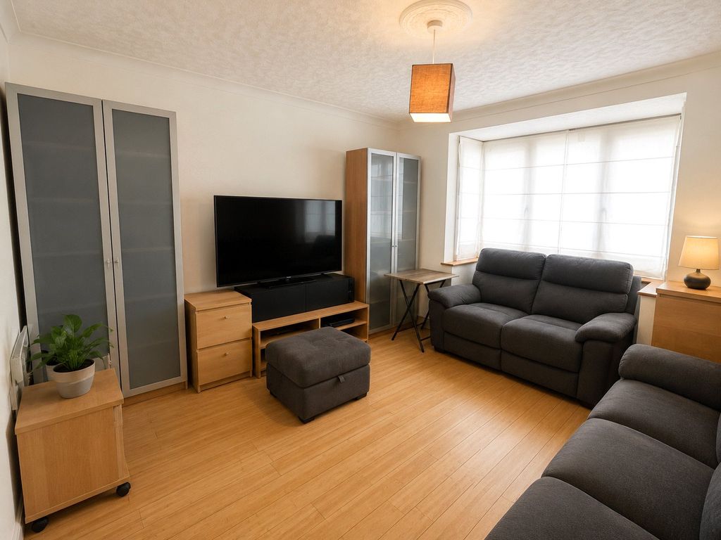 Property photo 2 of 10 Lounge