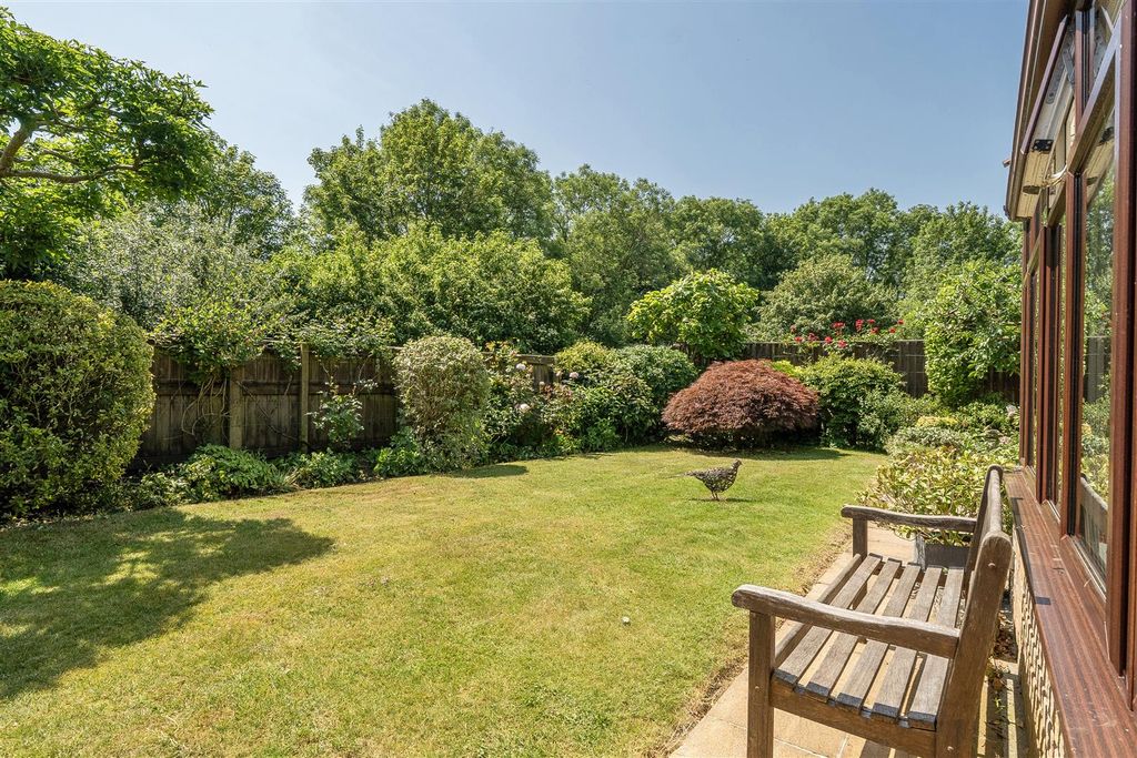 Property photo 2 of 20 Garden And Outlook
