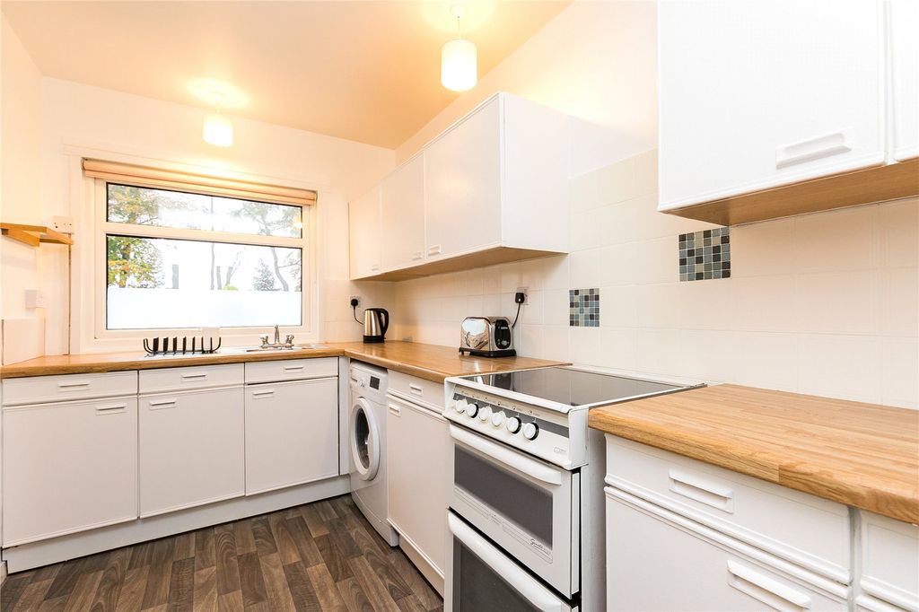 Property photo 3 of 9 Kitchen