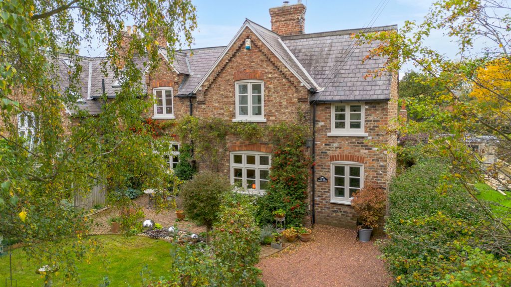 Property photo 1 of 24 Oldschoolhouse4