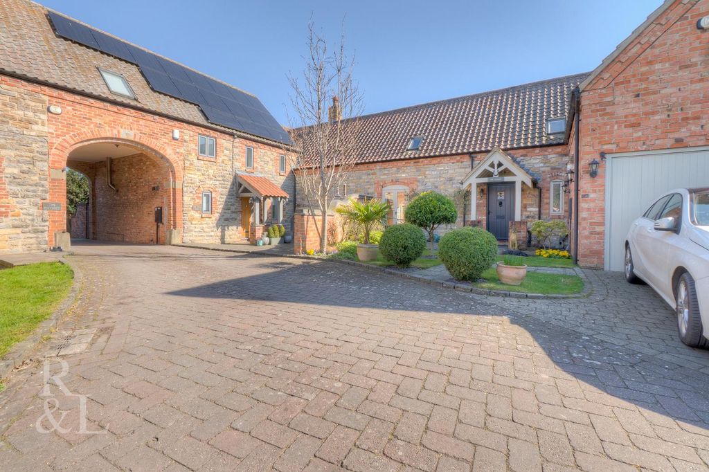 Property photo 1 of 41 The Stables  (13).Jpg