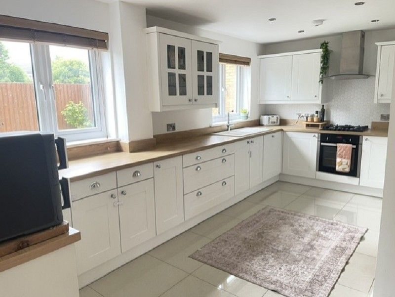 Property photo 3 of 22 Kitchen