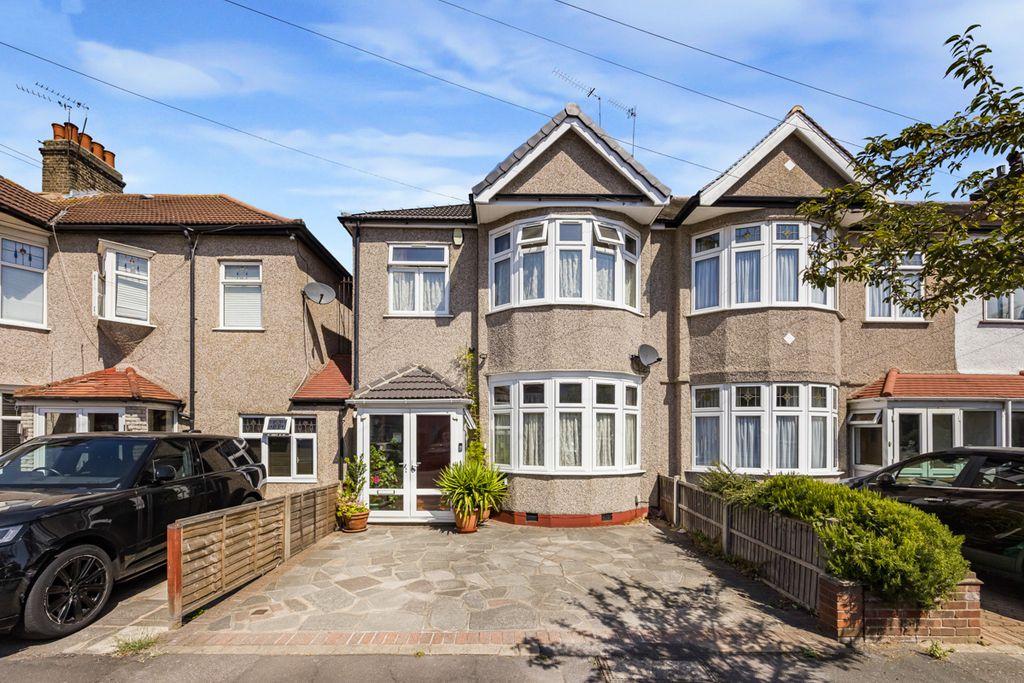 Property photo 2 of 16 41 Brancaster Road -023