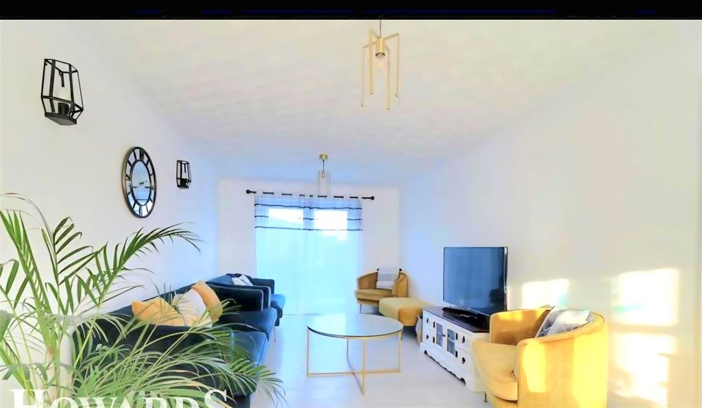 Property photo 2 of 18 Lounge.Jpg