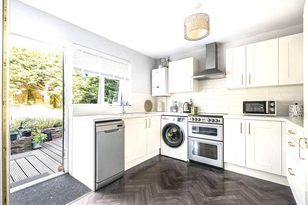 Property photo 3 of 20 Kitchen