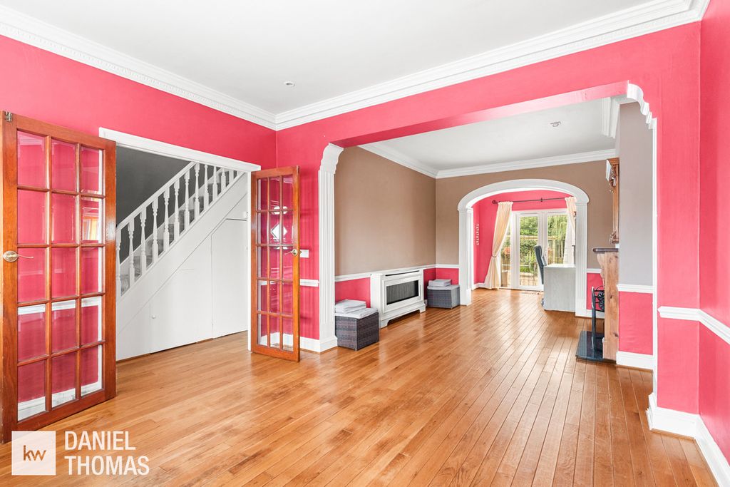 Property photo 2 of 23