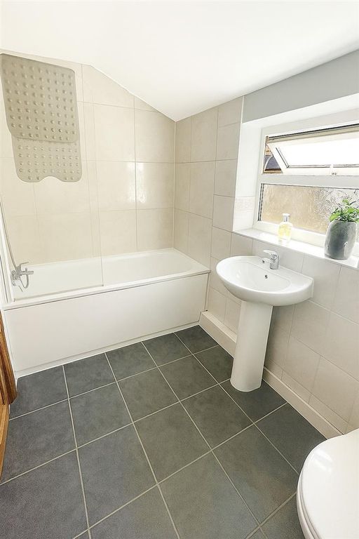 Property photo 2 of 4 Bathroom.Jpg