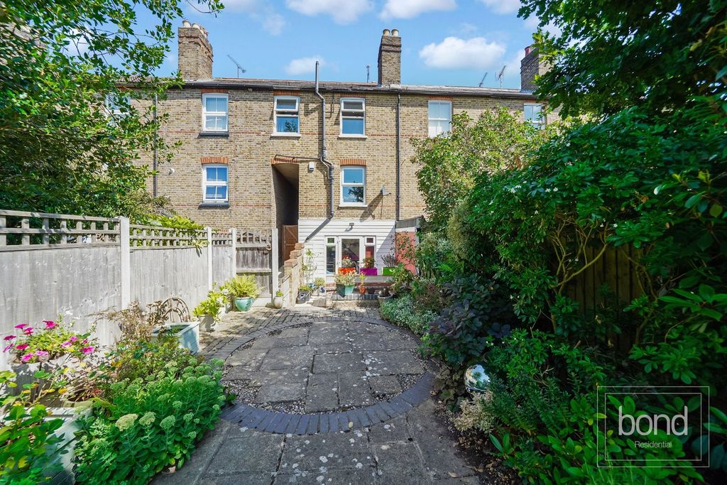 Property photo 2 of 17